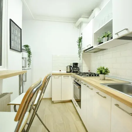 Cozy Nest - 1br In The Center Apartmán *